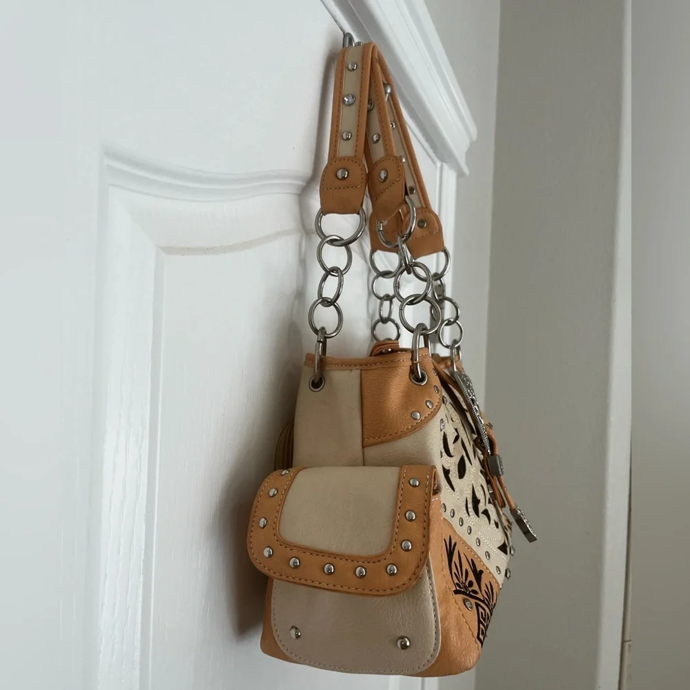 Cowgirl Trendy Peachy Tan and Cream Western Conceal and Carry Handbag - Picture 4 of 16